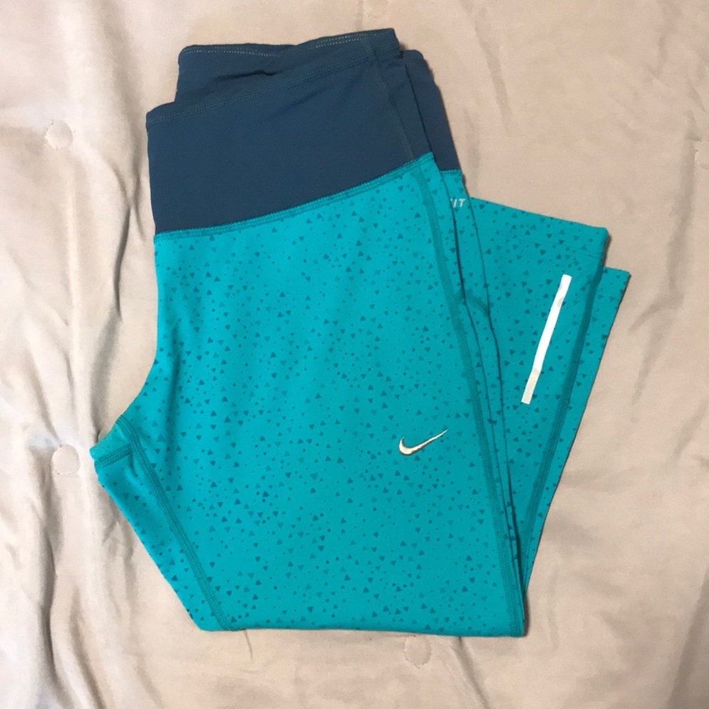 Women’s Nike crop tights size medium